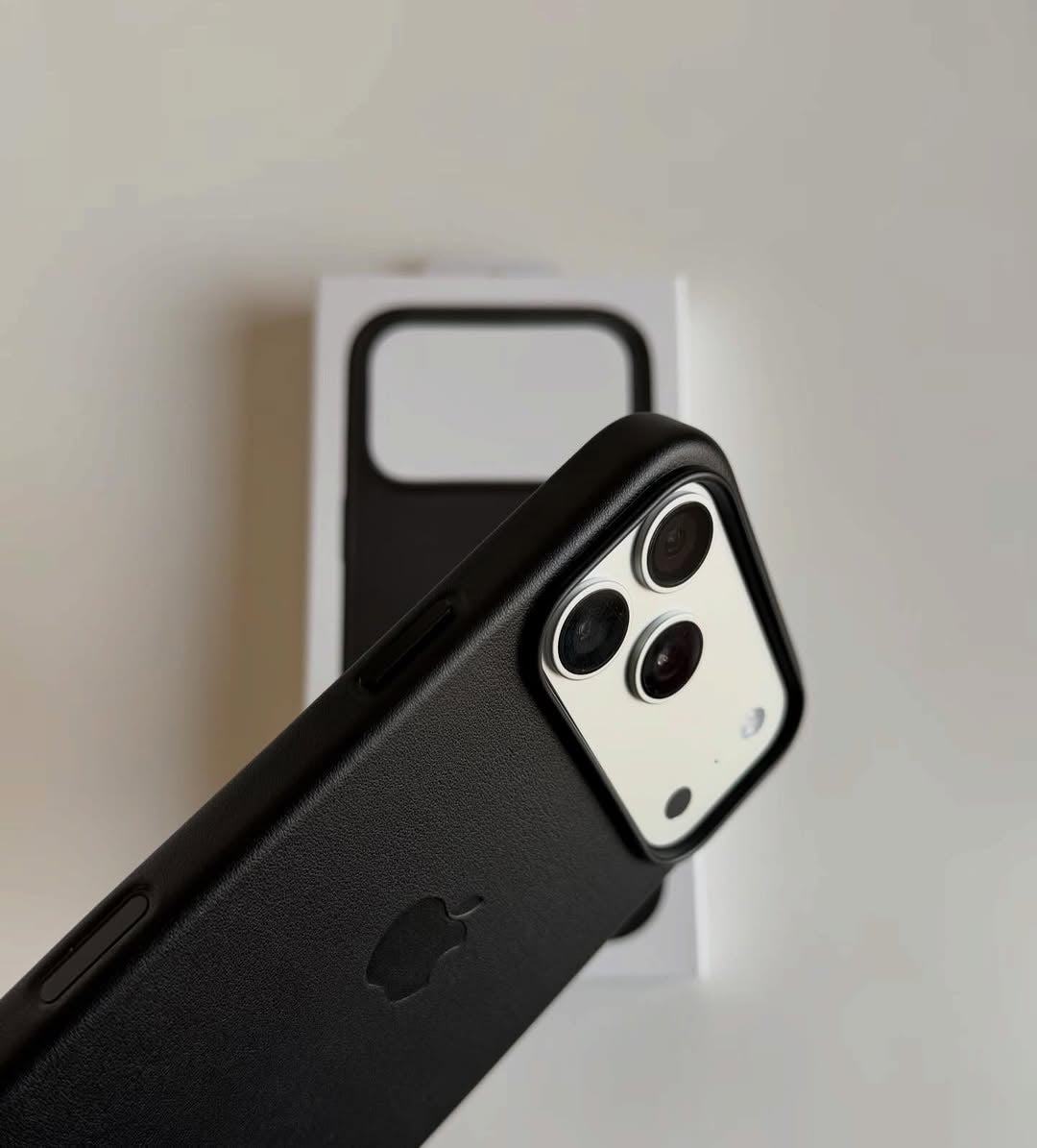 PREMIUM LEATHER CASE BLACK