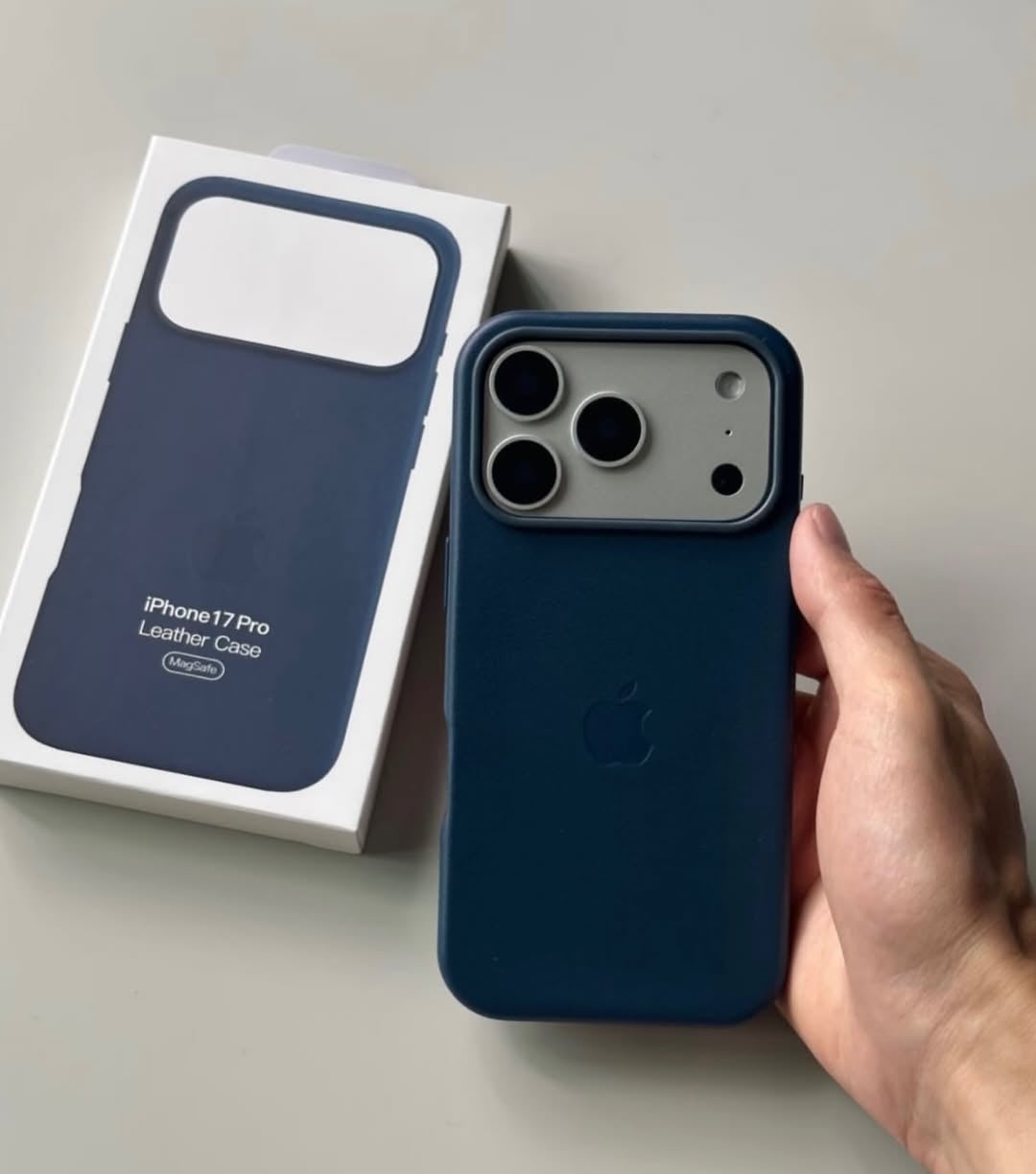 PREMIUM LEATHER CASE NAVY BLUE